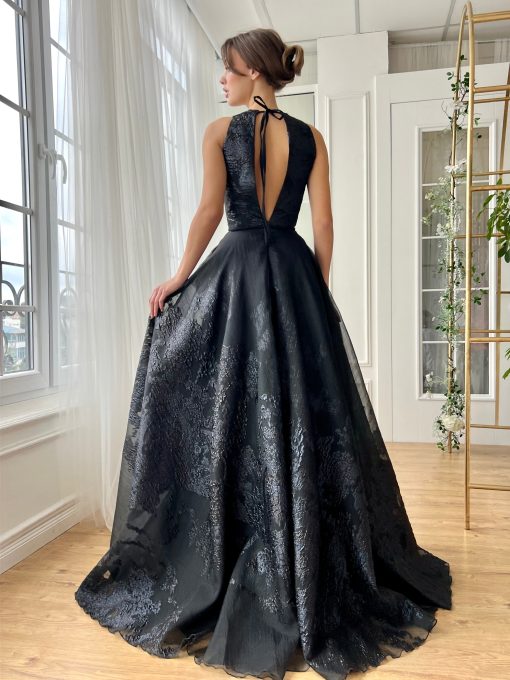 Teuta matoshi-Raven Frosted Wing Gown