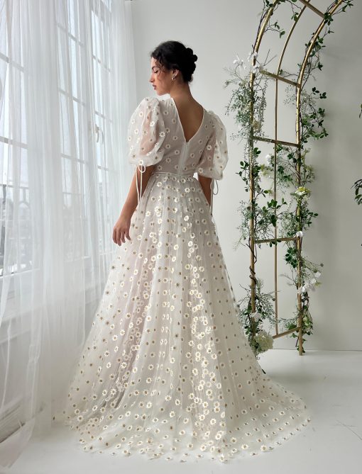 Teuta matoshi-Wind of Daisies Gown